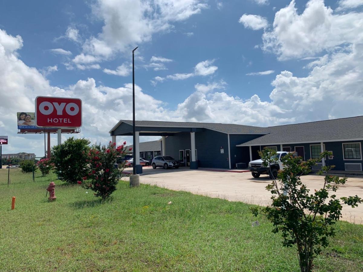 OYO Hotel Pearsall I-35 West Exteriör bild
