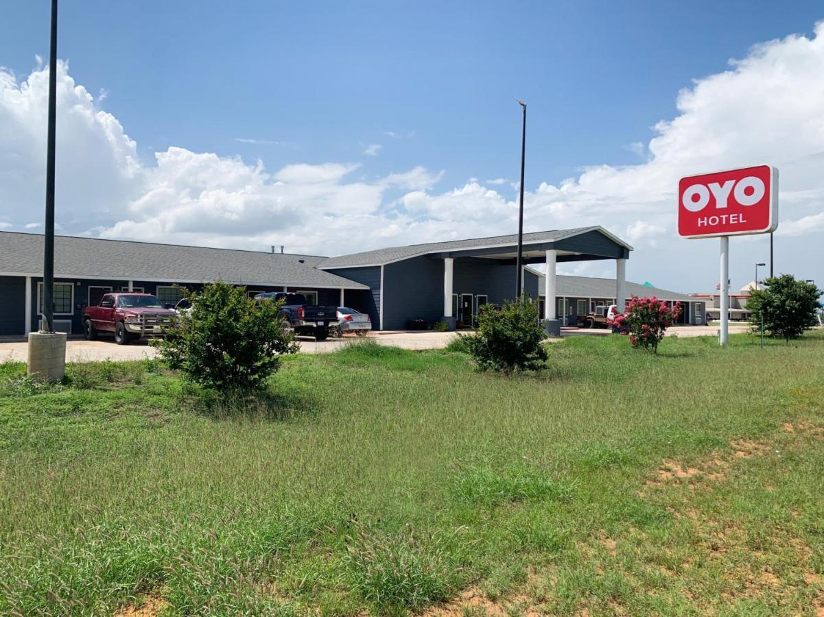 OYO Hotel Pearsall I-35 West Exteriör bild