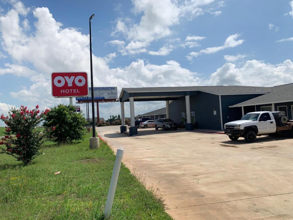 OYO Hotel Pearsall I-35 West Exteriör bild