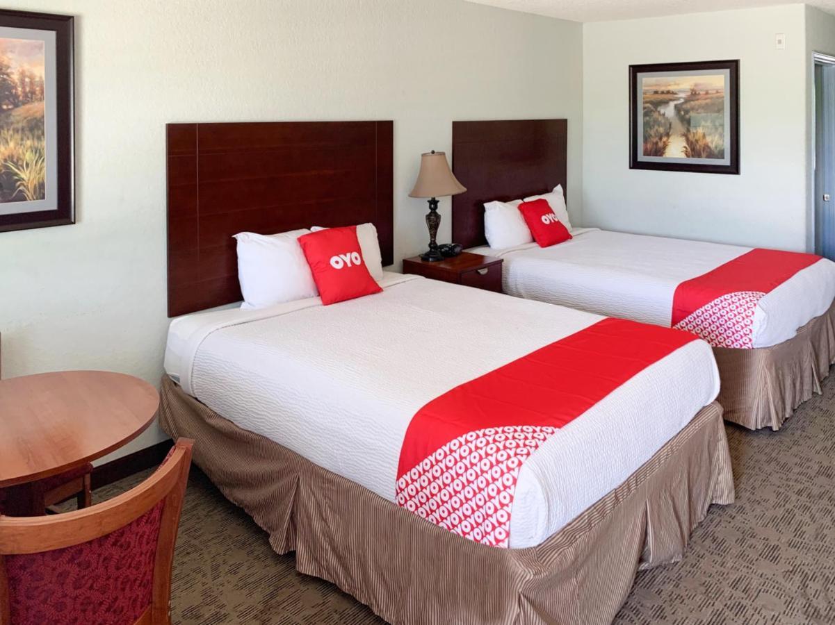 OYO Hotel Pearsall I-35 West Exteriör bild
