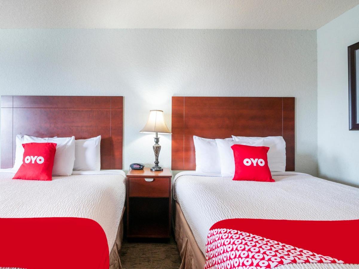 OYO Hotel Pearsall I-35 West Exteriör bild