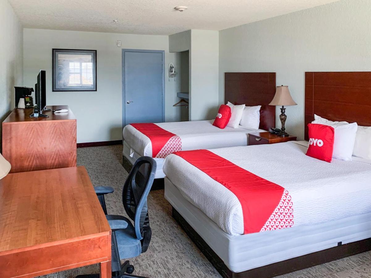 OYO Hotel Pearsall I-35 West Exteriör bild